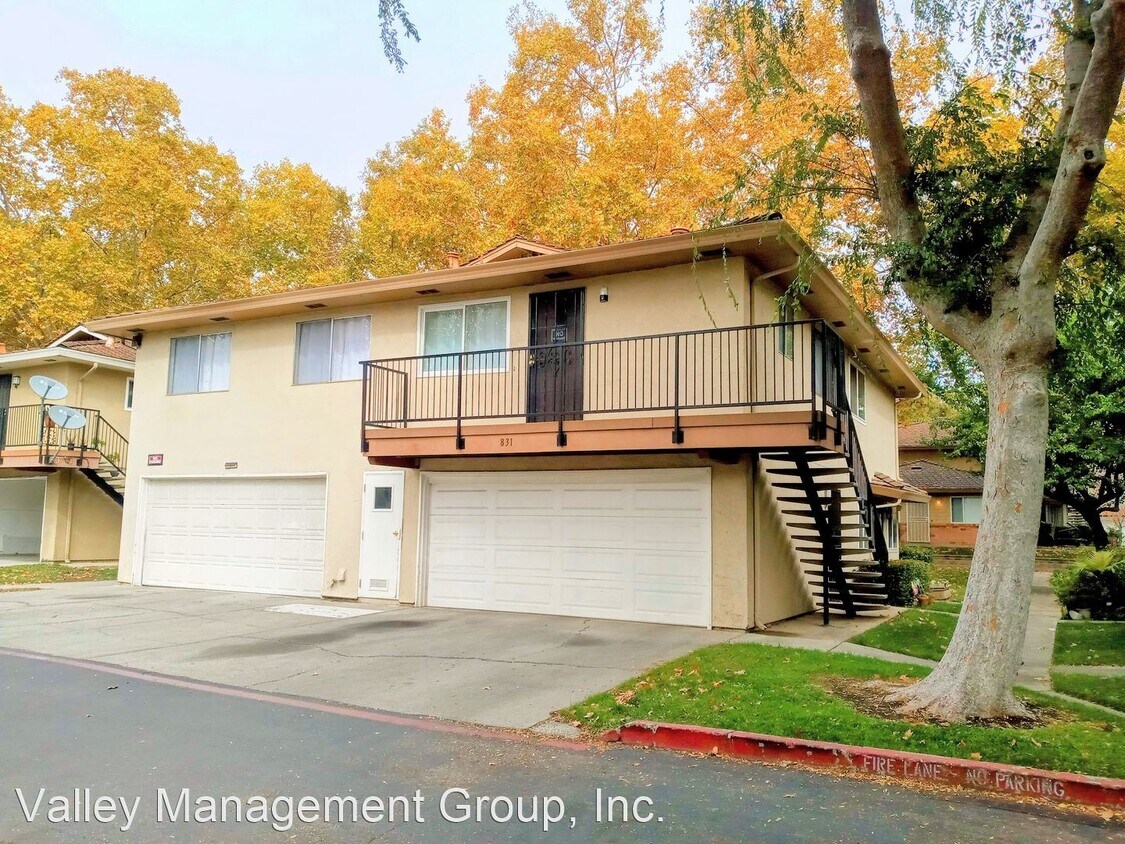 Primary Photo - 2 br, 1 bath House - 831 Gilchrist Walkway #4