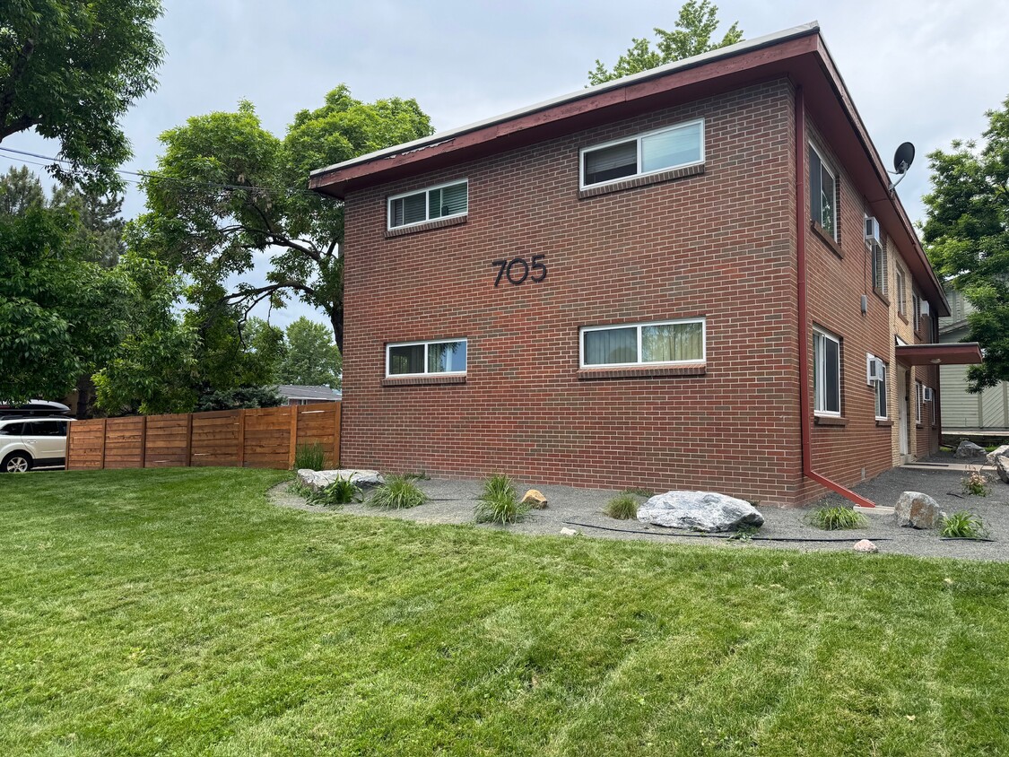 Primary Photo - 705 Moore St