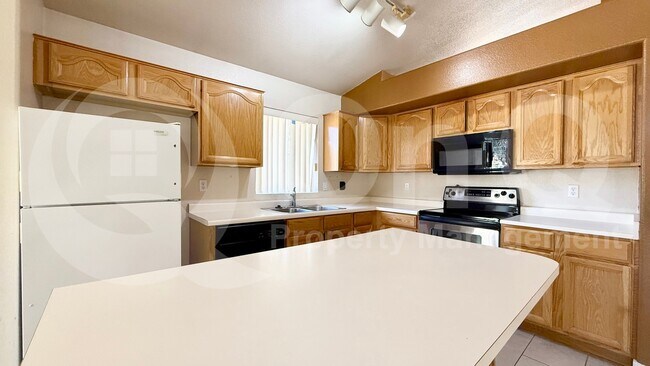 Building Photo - 1380 W Maria Ln