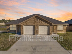 Building Photo - 103 Lost Trl