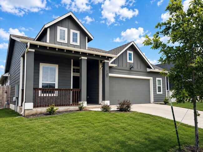 Foto del edificio - Beautiful 3 Bedroom Home + Study in Paramount