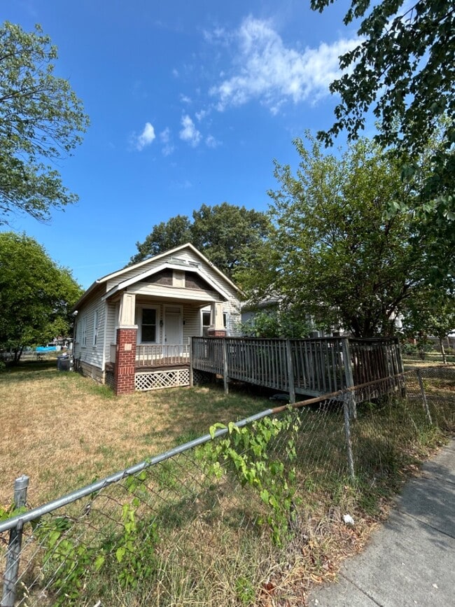 Building Photo - 800 44th St NE