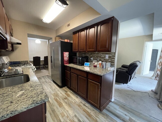 Foto del edificio - 11226 Cherry Hill Rd