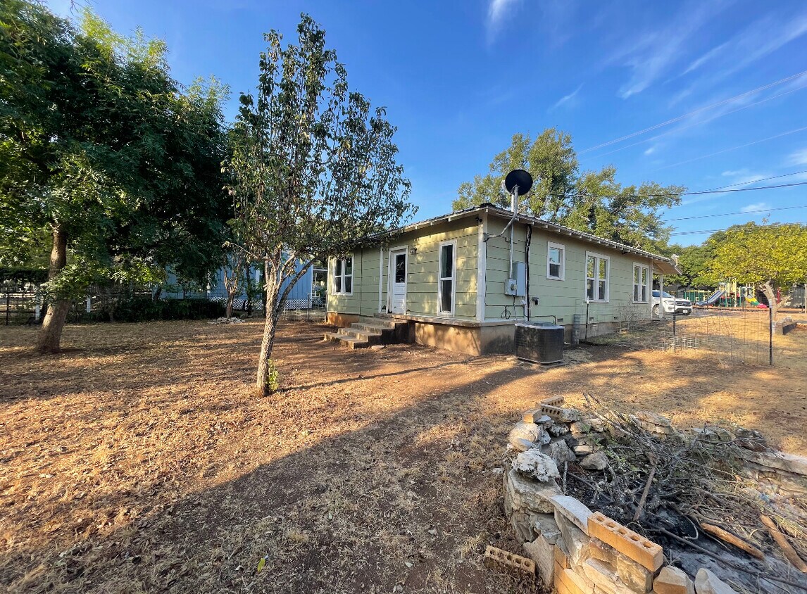 202 Lbj Dr, Johnson City, TX 78636 House Rental in Johnson City, TX