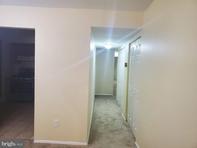 Foto del edificio - 7957 Riggs Rd
