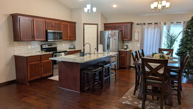 Foto del edificio - Amazing 5 bedroom home in Blaine!