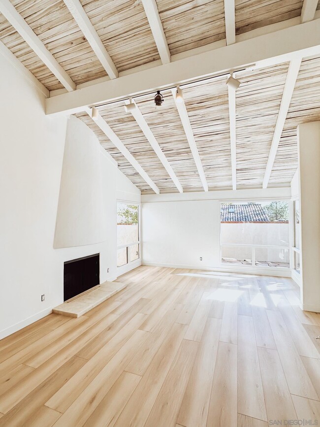 Building Photo - 16938 Via De Santa Fe