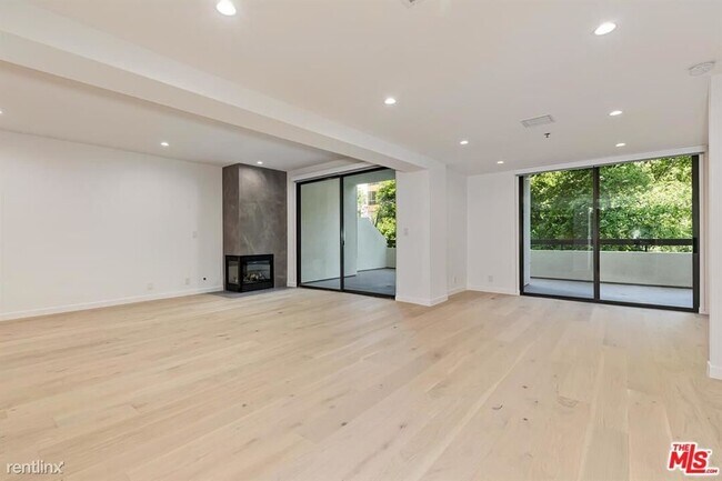 Foto del edificio - 2142 Century Park Ln