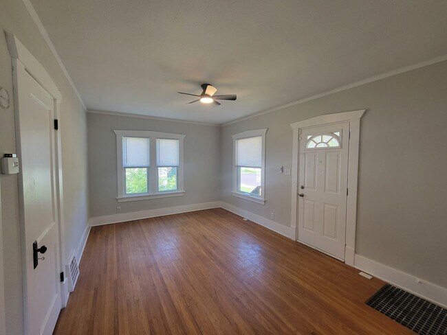 Building Photo - RENT SPECIAL!!  2 Bedroom, 1 Bath Home - Now Available for Rent!