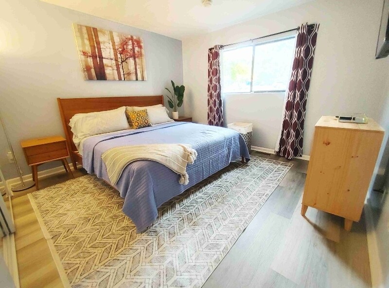 Foto principal - 217 Village Ln
