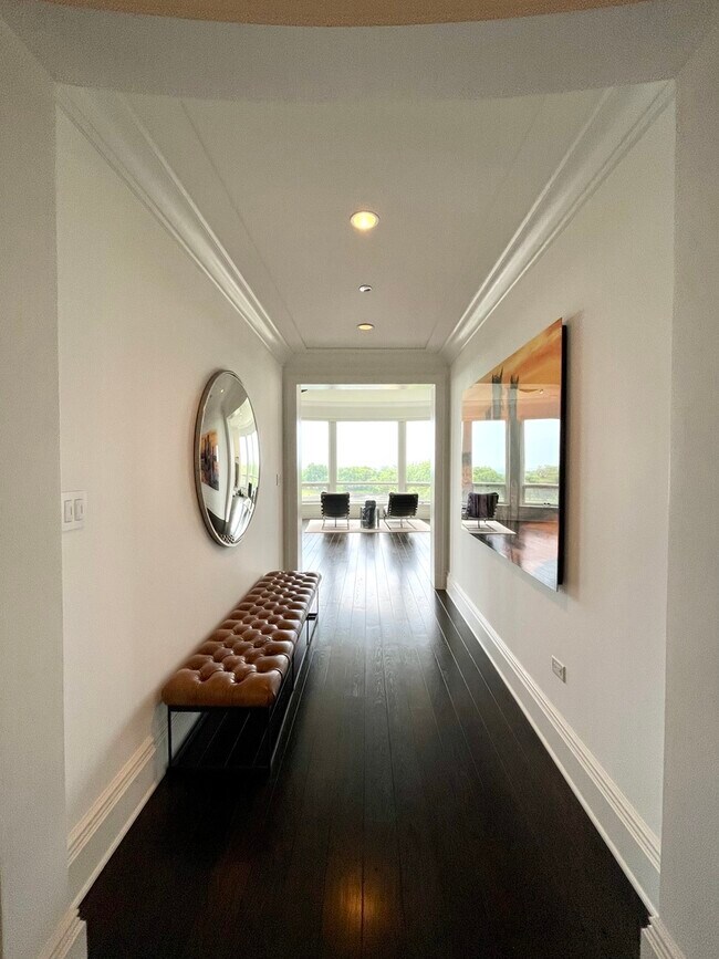 Foto del edificio - 2550 N Lakeview Ave