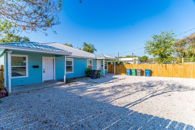 Foto del edificio - 3-Bedroom Duplex