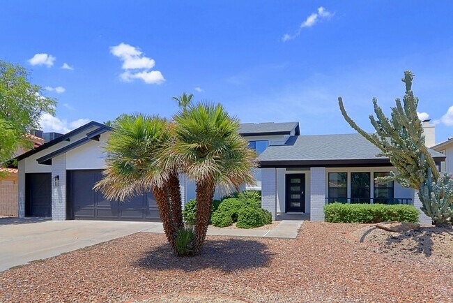 Building Photo - Beautiful fully remodeled 5 bed/3 bath Sco...