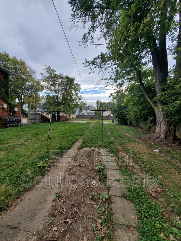 Building Photo - 2037 W Broad St