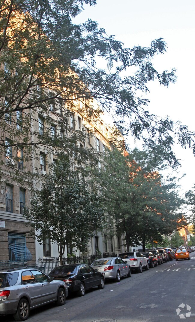 Building Photo - 230 W 113th St