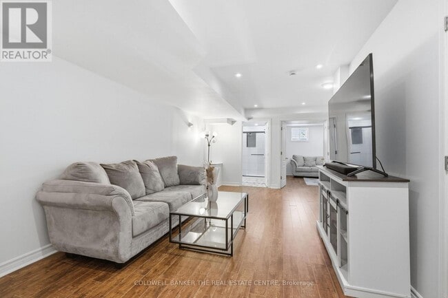 Building Photo - 17 Barnwood Dr