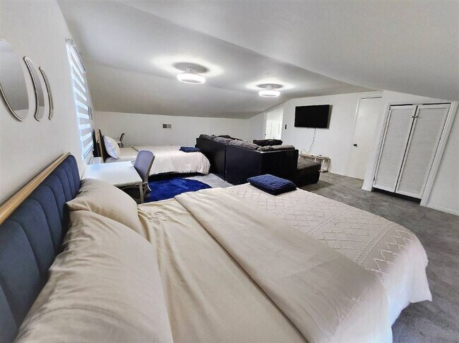 Foto del edificio - 6114 Kingman Ave