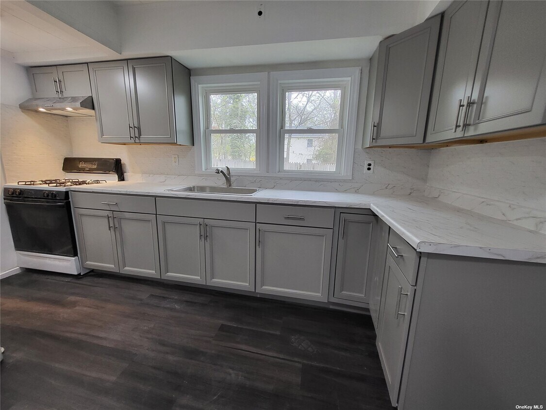 6 Thorne St, Ronkonkoma, NY 11779 House Rental in Ronkonkoma, NY