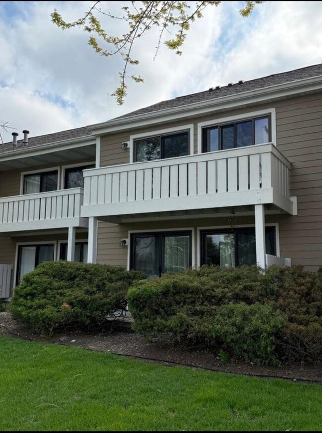 Building Photo - 380 Heather Ct