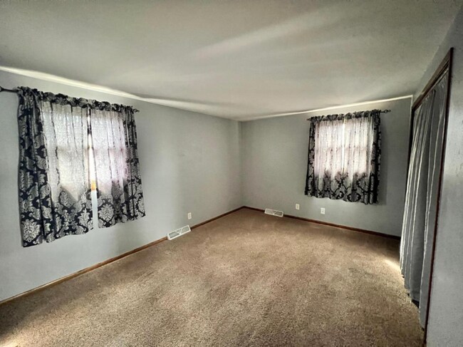 Foto del edificio - 3431 E Grange Ave