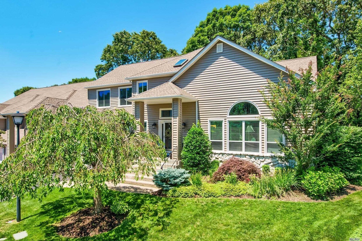 Primary Photo - 11 Stone Gate Ct