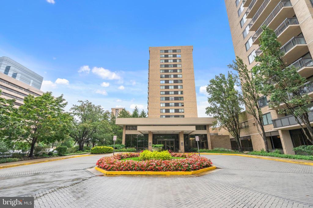 Primary Photo - 3709 S George Mason Dr
