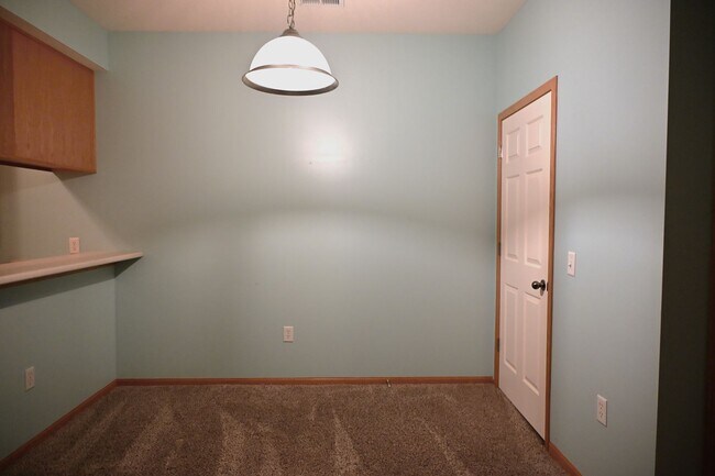 Foto del edificio - Spacious 3-Bedroom Ground-Floor Condo for rent in the Heart of Ankeny