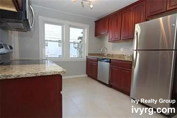 Building Photo - 65 Paul Revere Rd