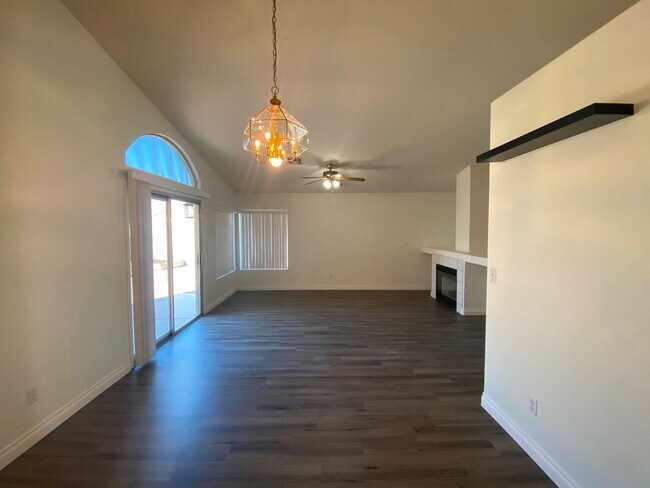 Foto del edificio - 8029 Sierra Largo Dr