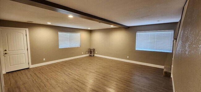 Sala de estar (sin amueblar) - 1324 La Honda Dr
