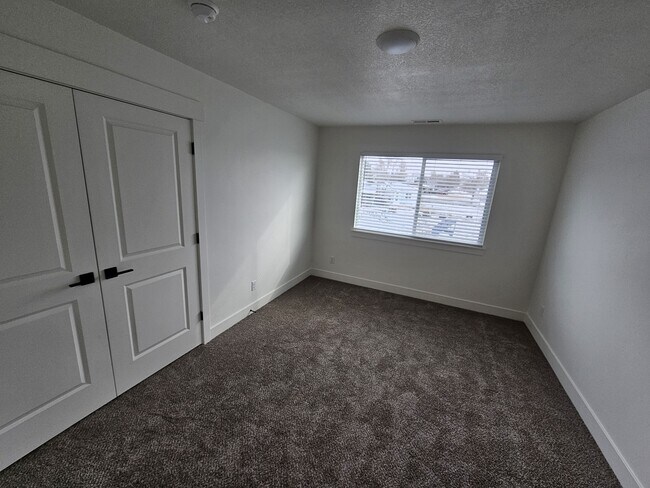 Foto del edificio - 112 E 730 N