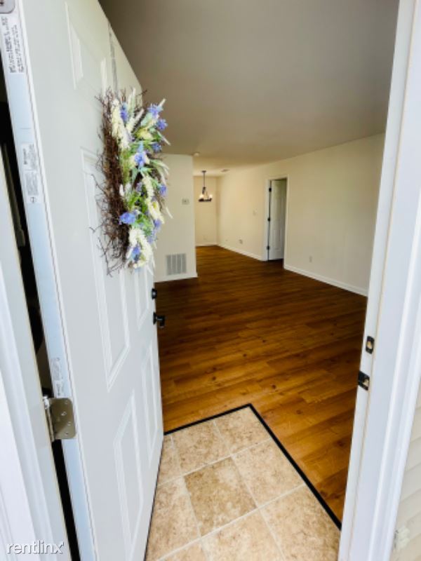 Building Photo - 3 br, 3 bath Townhome - 125 Dean Archer Rd...