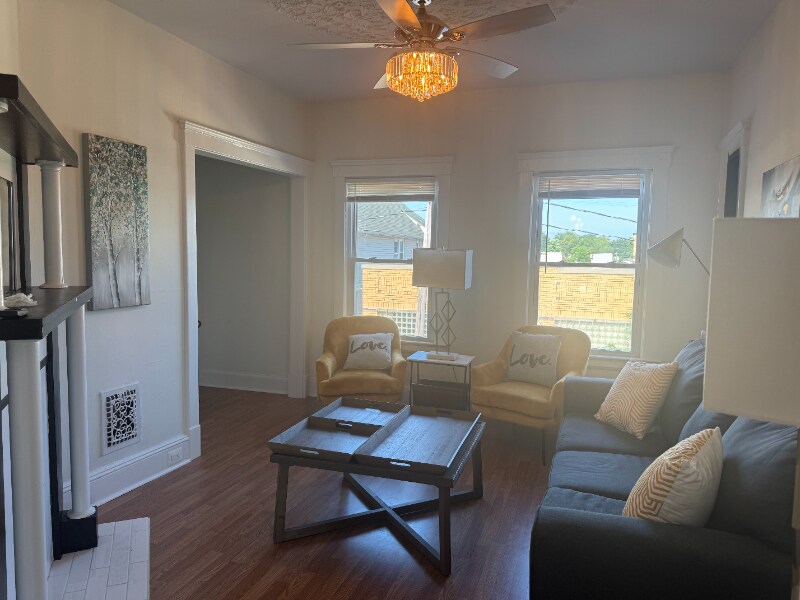Foto principal - 1371 W 69th St