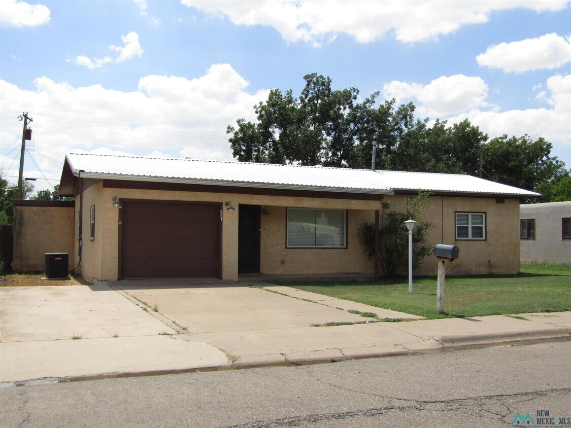 Primary Photo - 907 W Sears Ave