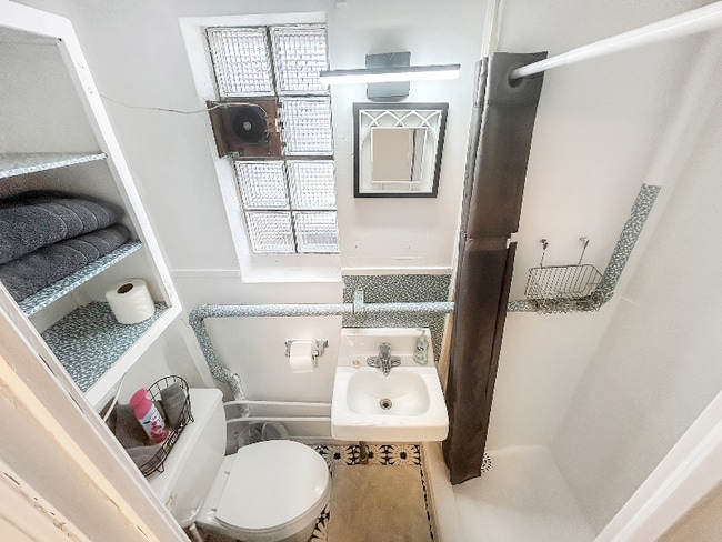 Building Photo - 208 2nd St S