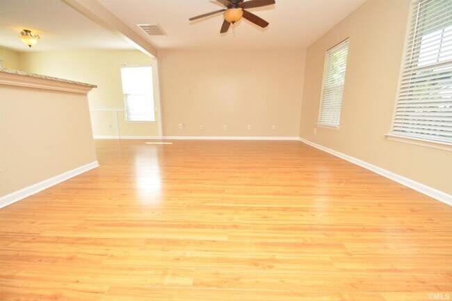 Foto del edificio - 300 Homestead Park Dr