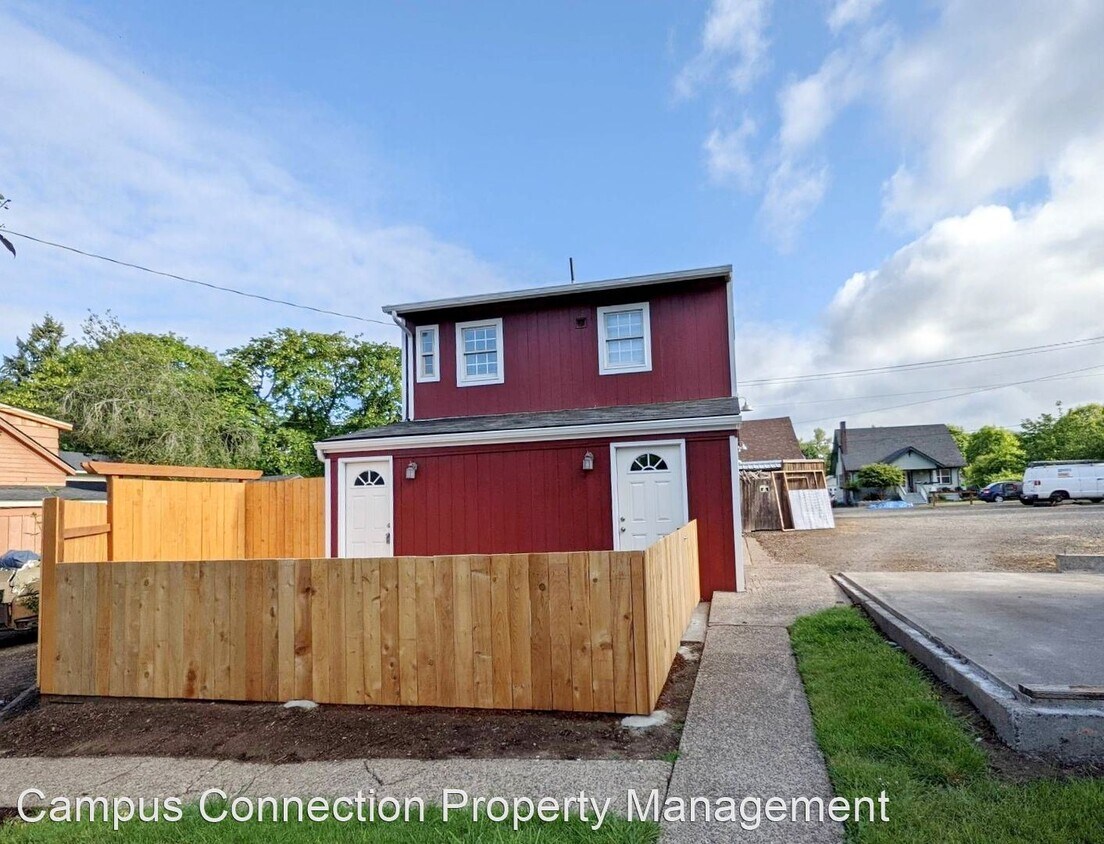 Studio, 1 bath House 114 E Hillcrest A