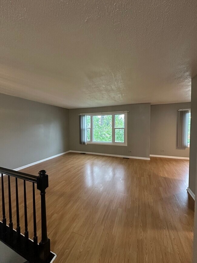 Building Photo - 3931 Sandpiper Dr