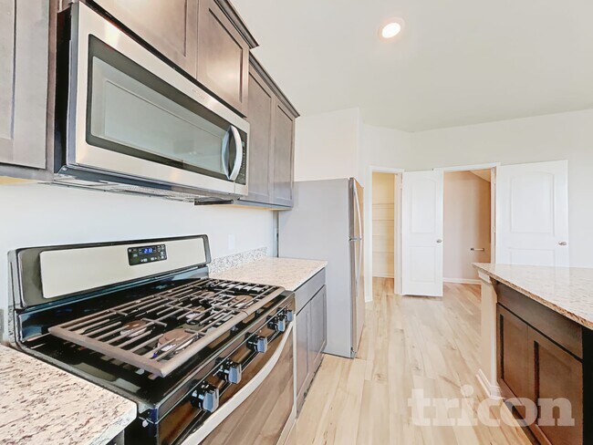 Building Photo - 824 Clark Dr