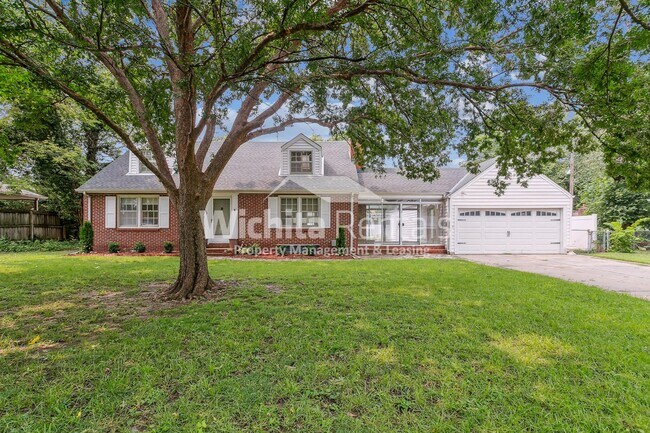 Building Photo - Large 3 bed 2 bath North Riverside Home