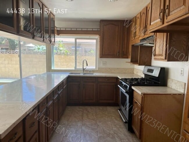 Foto del edificio - 44438 13th St E