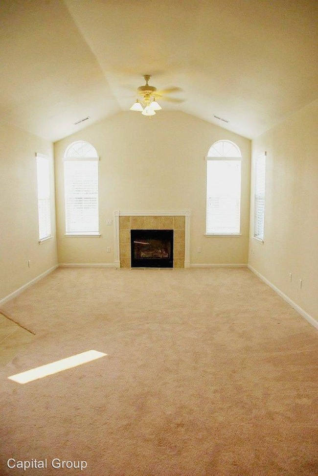 Building Photo - 1532 N McKinney Ln