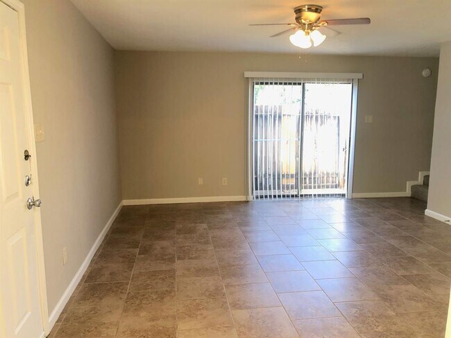 Foto del edificio - 1811 Briarcreek Blvd