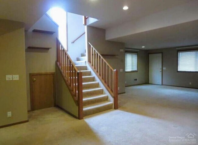 Foto del edificio - 1050 NE Butler Market Rd