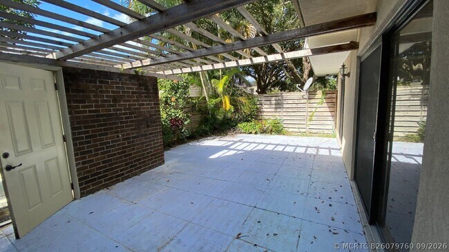 Building Photo - 1522 15th Terrace