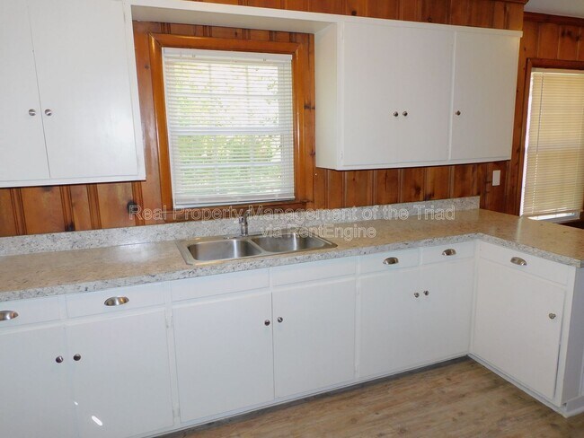 Foto del edificio - 1103 Rustic Rd