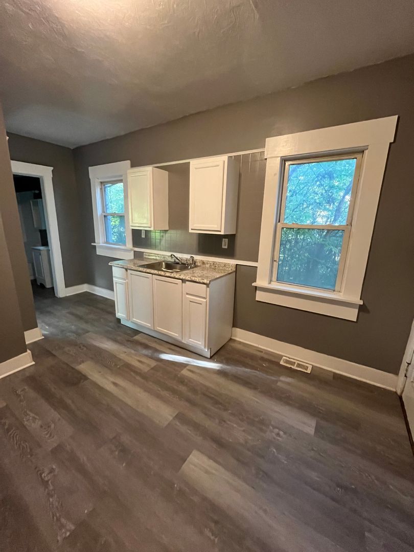 7915 Linwood Ave Cleveland, OH 44103 – photo 2