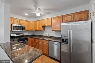 Building Photo - 8100 Del Haven Rd