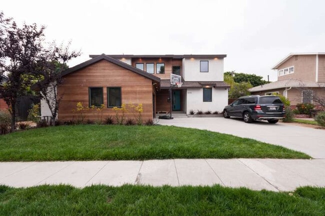 Building Photo - 4312 Mentone Ave