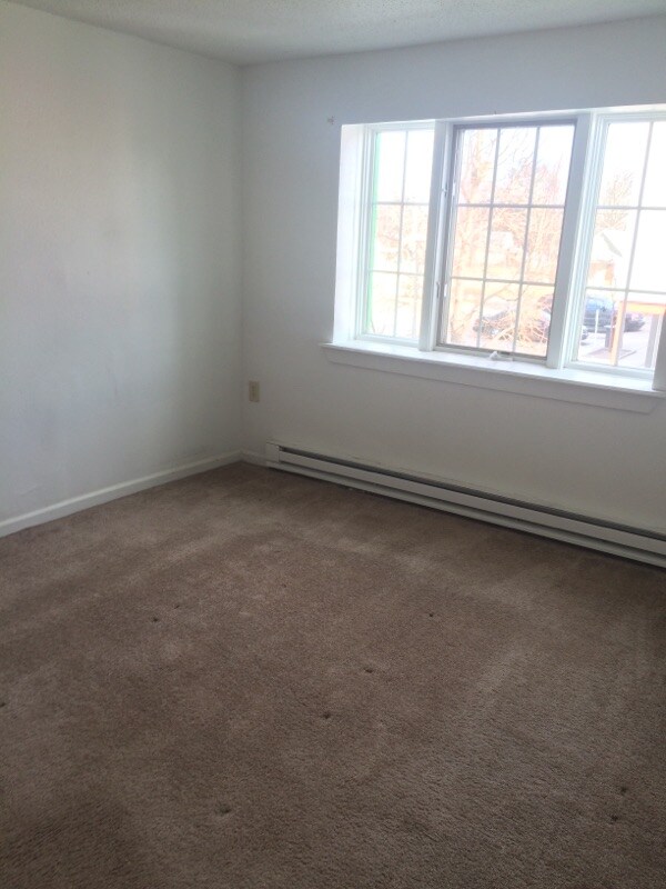 Living room - 1540 E Grand Ave